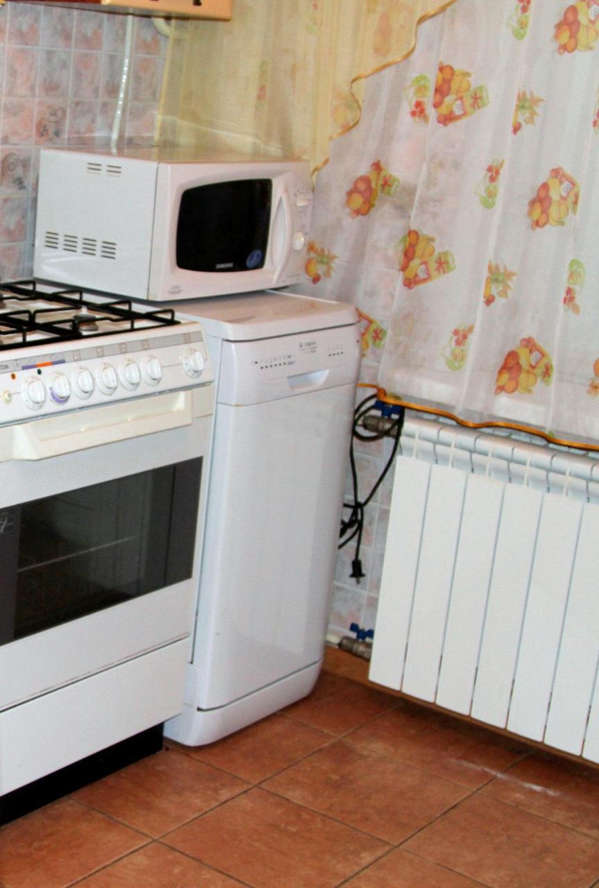 Apartment Near Metro Akademgorodok Kiev Extérieur photo